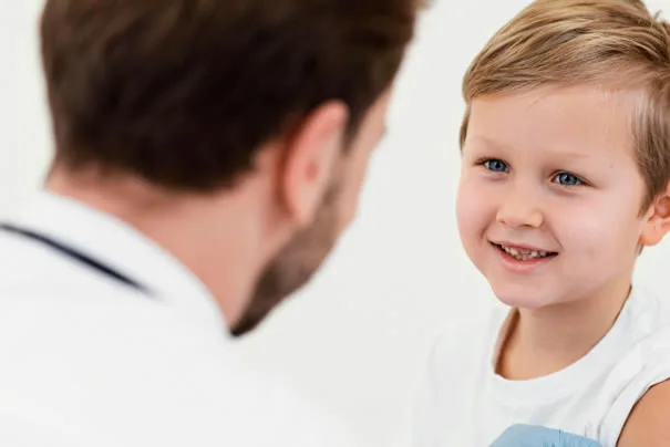 kid-with-dermatologist